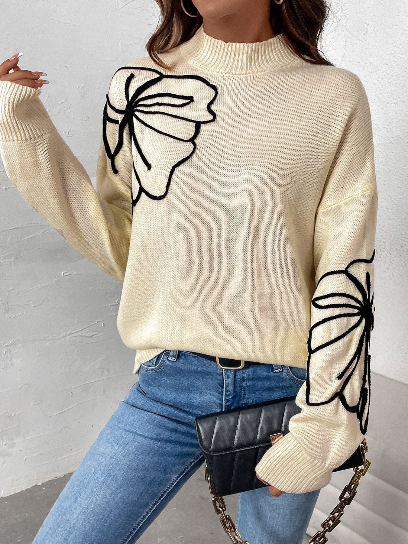 Abstract Floral Outline Pullover Sweater with Half-Turtleneck