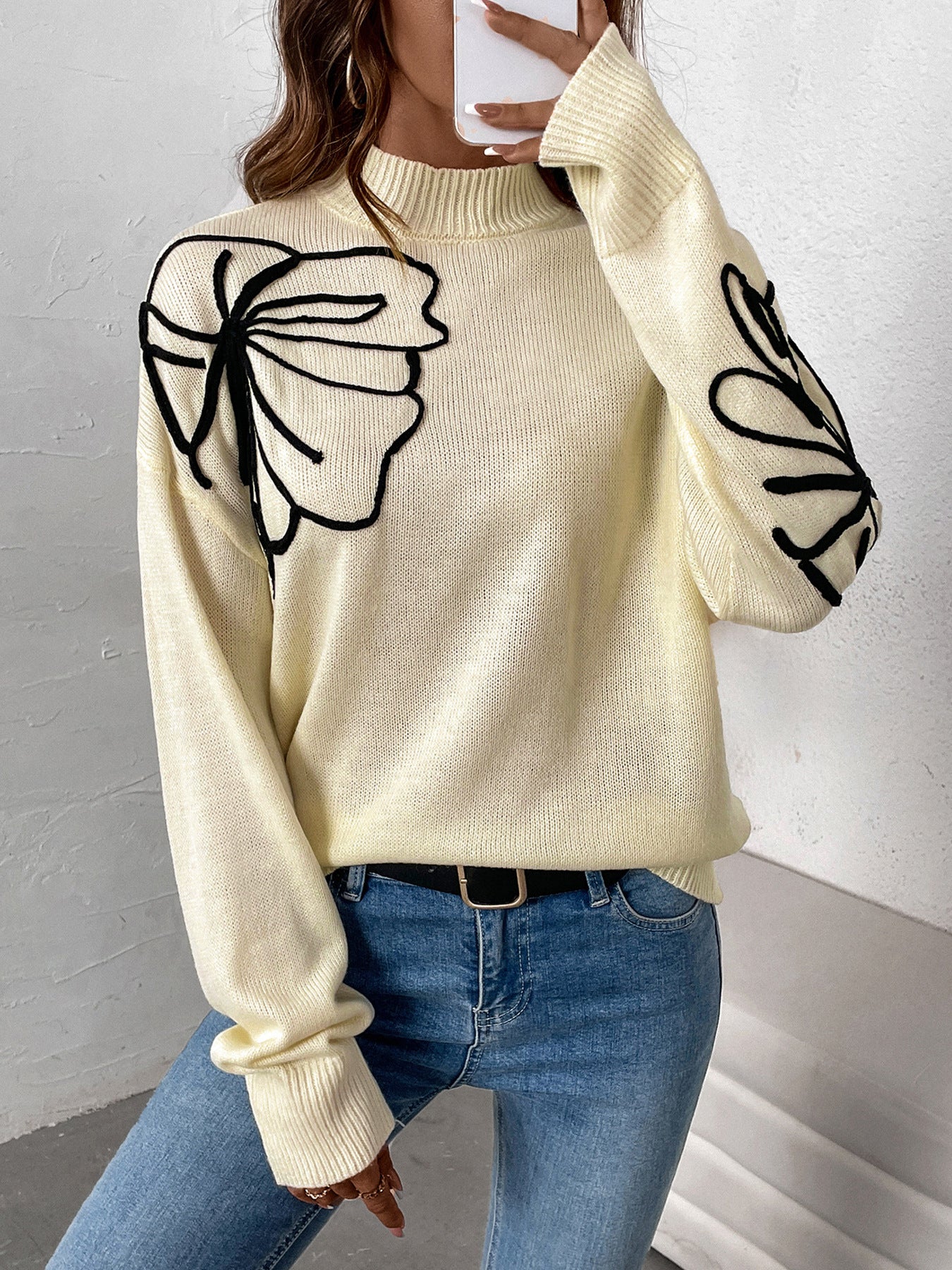 Abstract Floral Outline Pullover Sweater with Half-Turtleneck