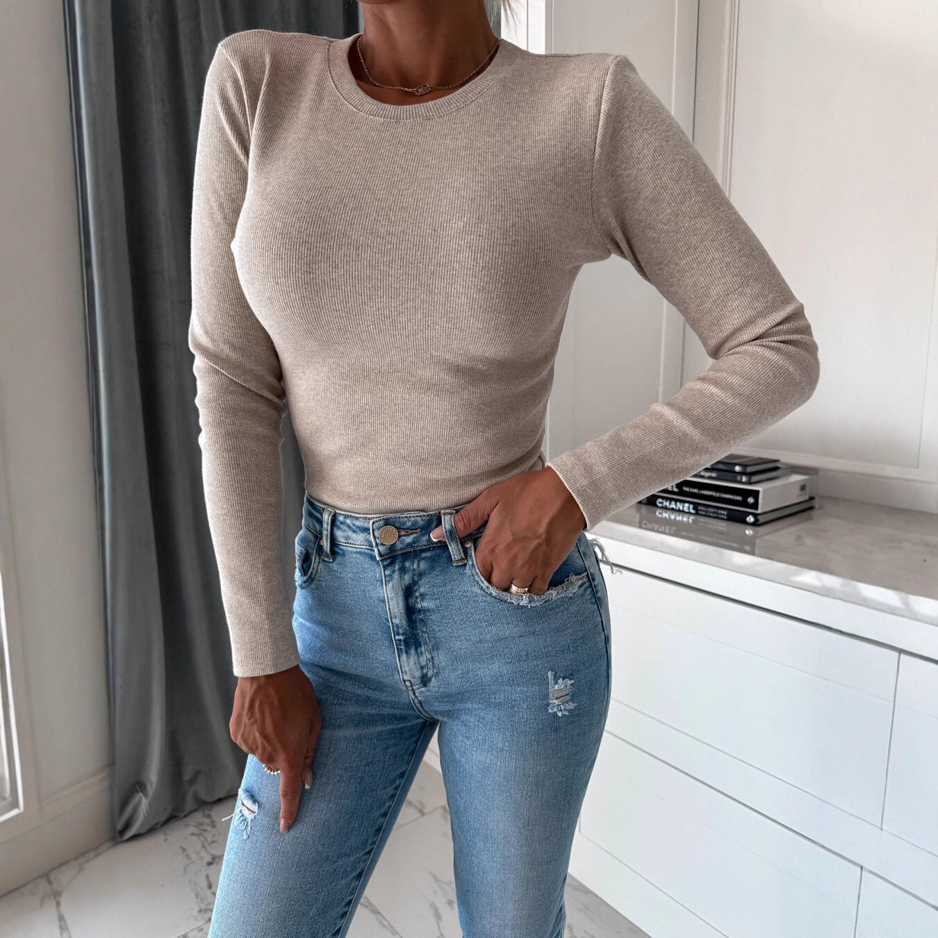 Fitted Ribbed Long Sleeve Top with Round Neck