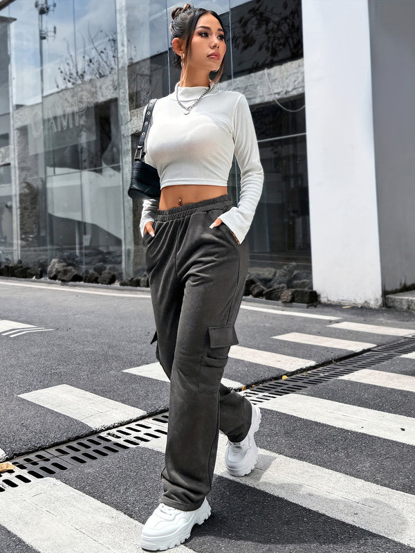 Loose Straight-Leg Sweatpants with Elastic Waist and Cargo Pockets