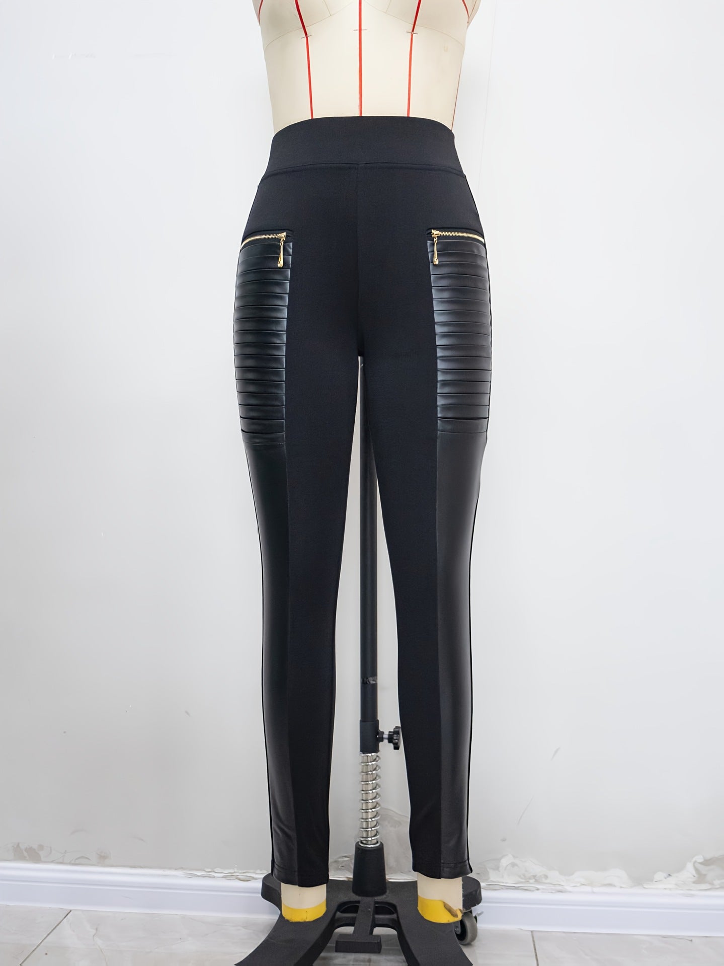 Slim-Fit Leggings with Zippered Pockets and Side Splicing