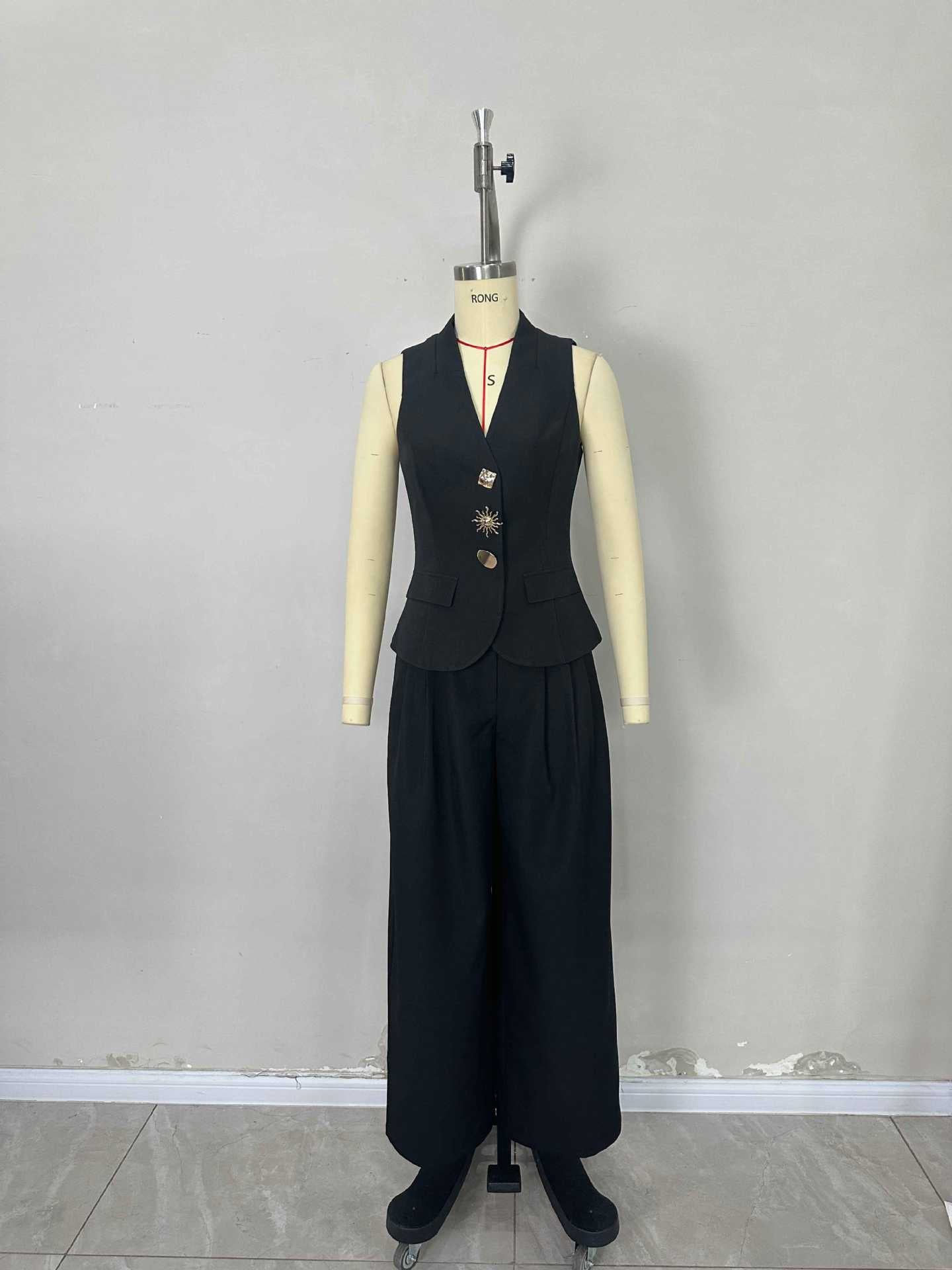 Solid Vest and Wide-Leg Trousers Set with V-Neck and Decorative Buttons