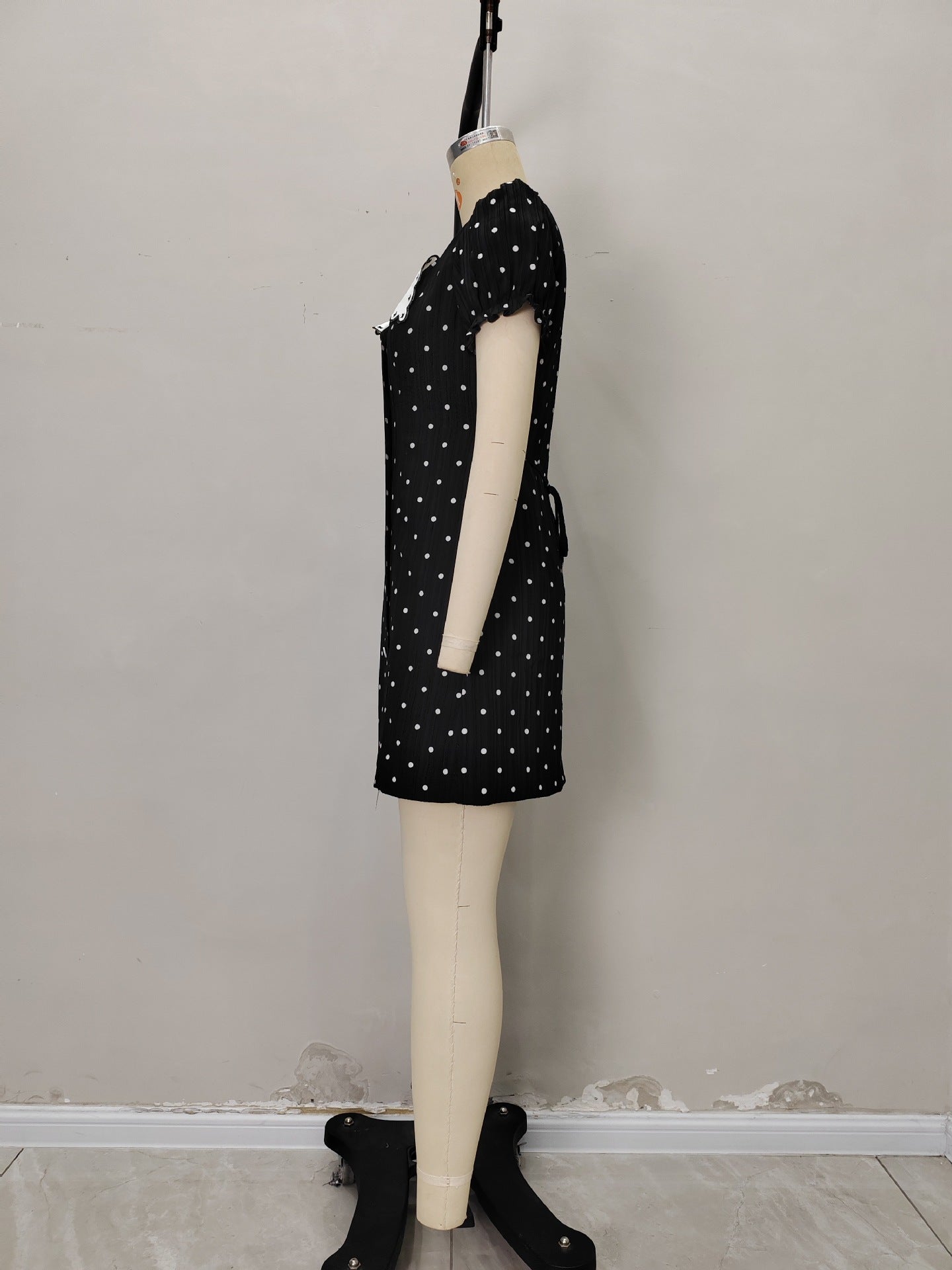 Polka Dot A-Line Dress with Contrast Collar and Puff Sleeves