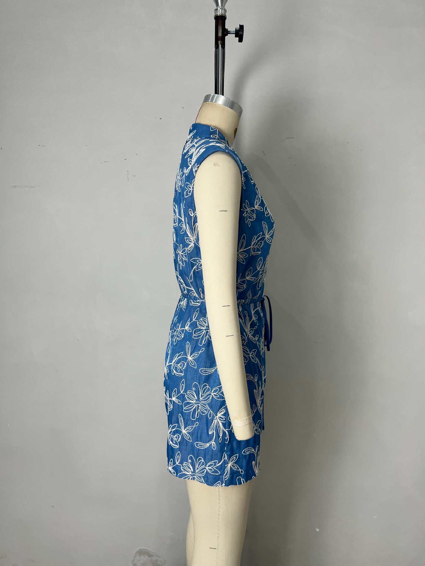 Floral Embroidered Romper with Lapel Collar and Drawstring Waist