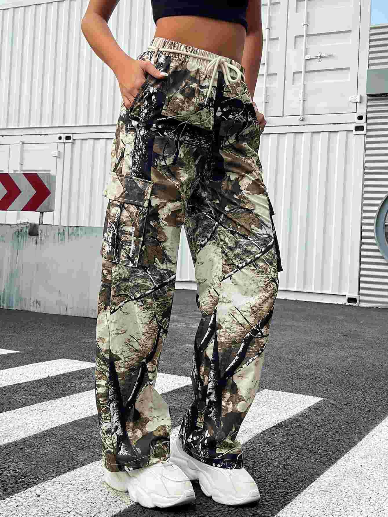 Camouflage Straight-Leg Cargo Pants with High Elastic Waist
