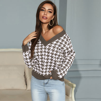 Houndstooth Jacquard Knit Sweater with V-Neck and Long Sleeves