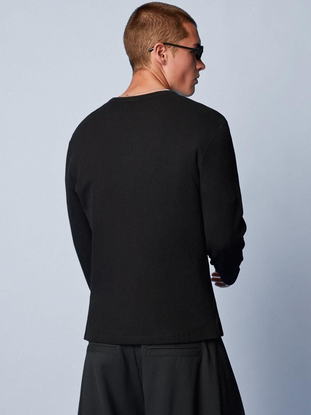 Long-sleeve slim-fit Henley collar T-shirt