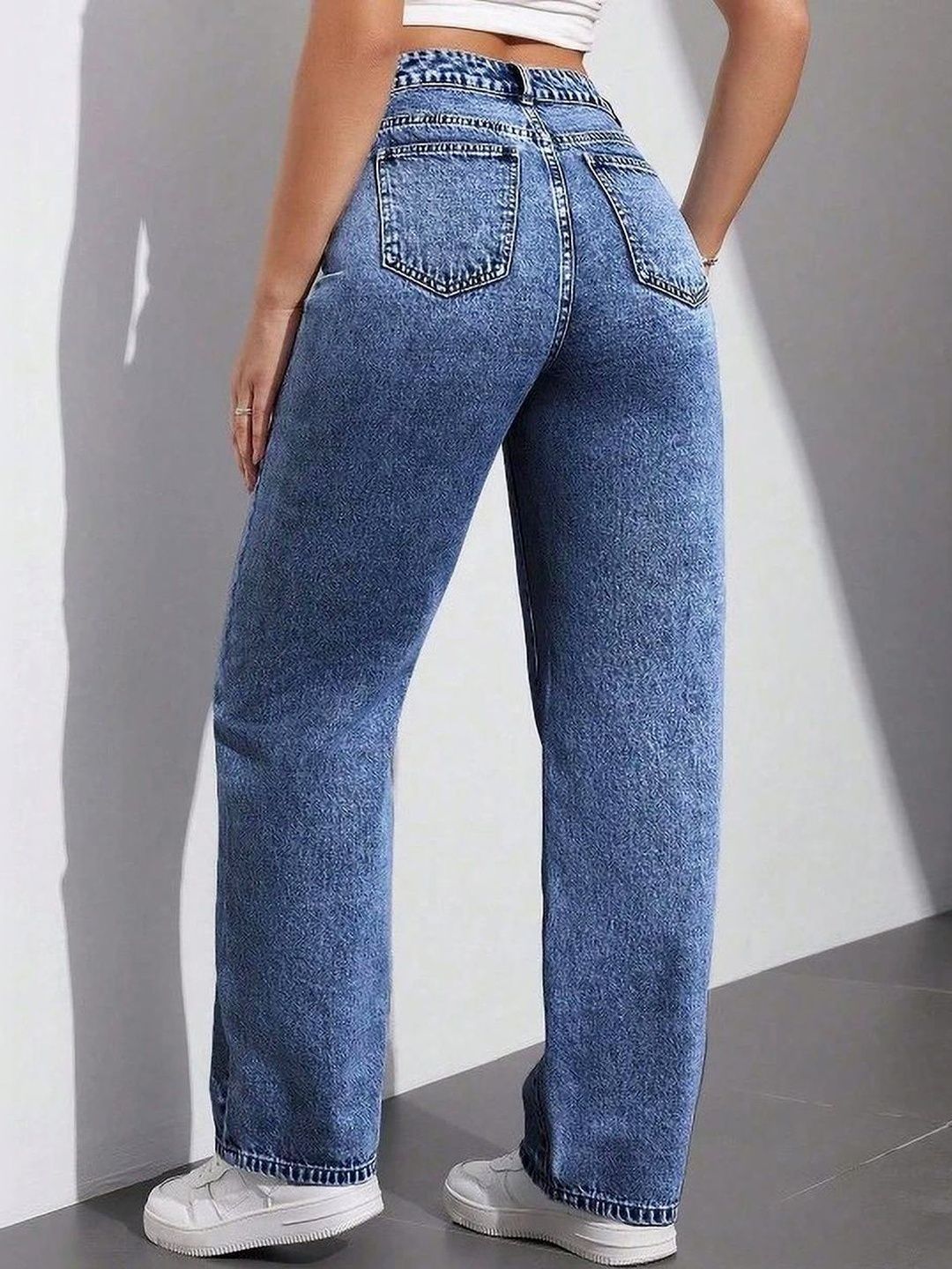 Women Classic Straight Fit High-Rise Light Fade Stretchable Jeans