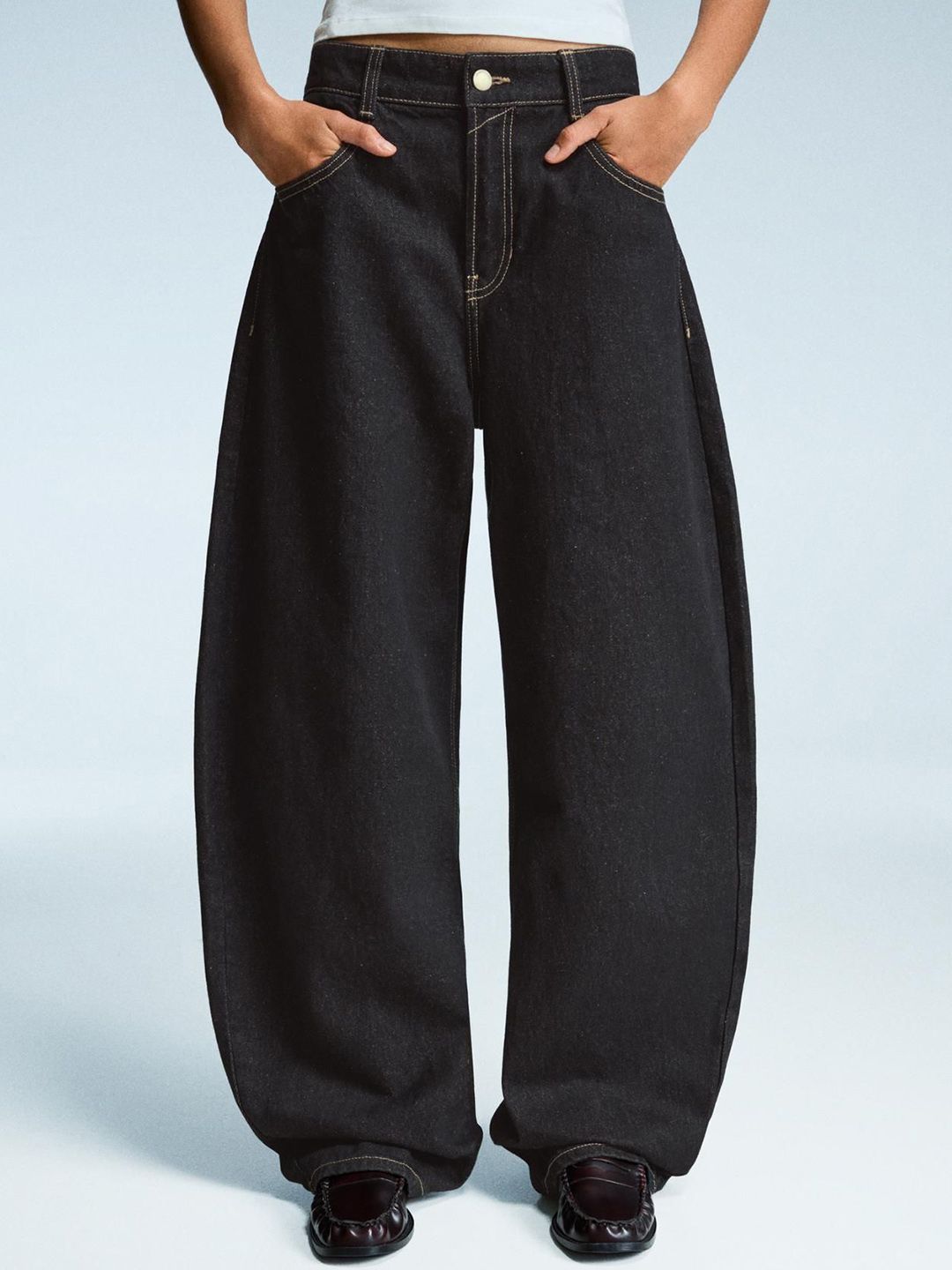 Wide-leg barrel jeans