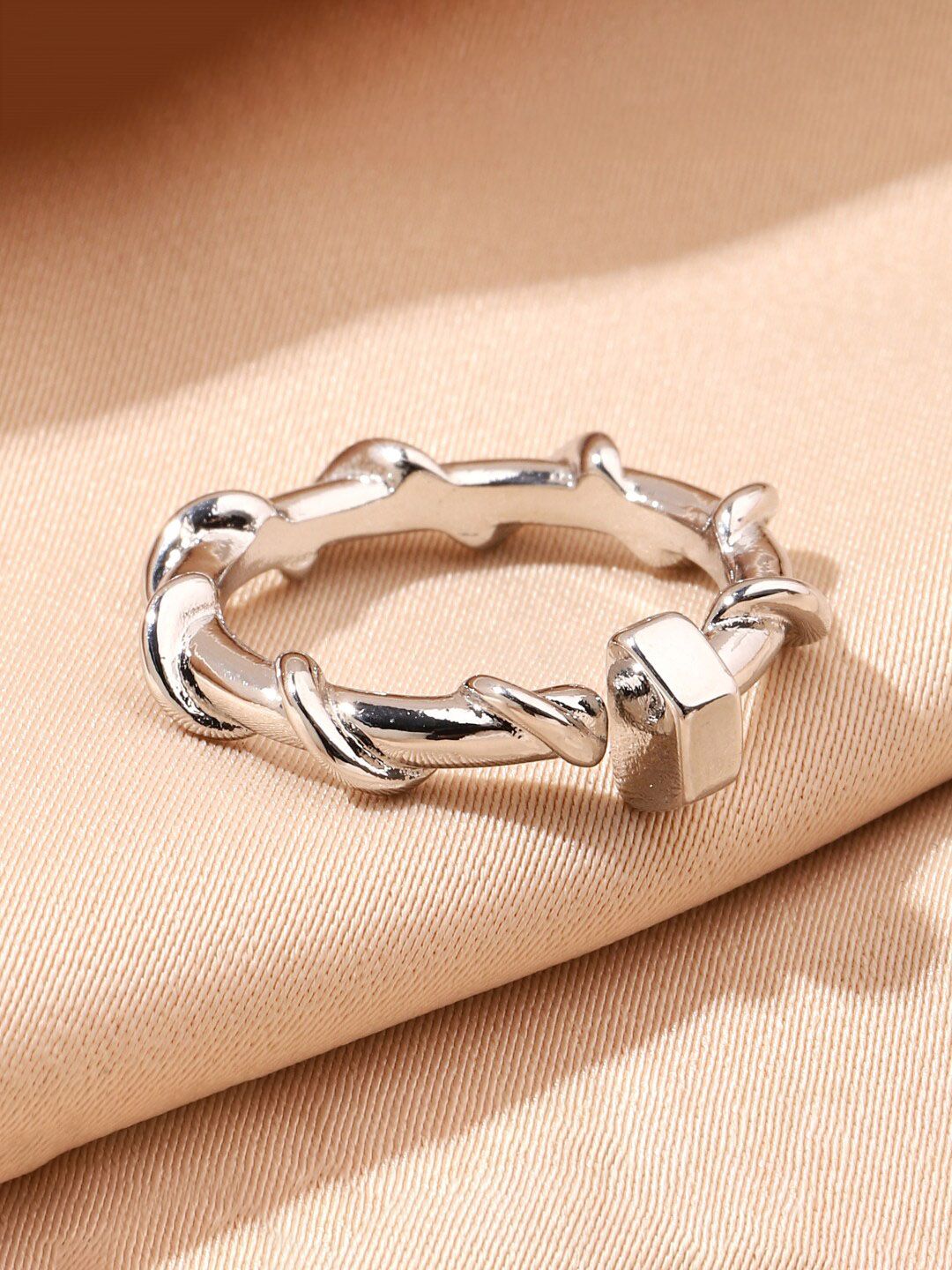 SALTY Twisted Street Finger Ring