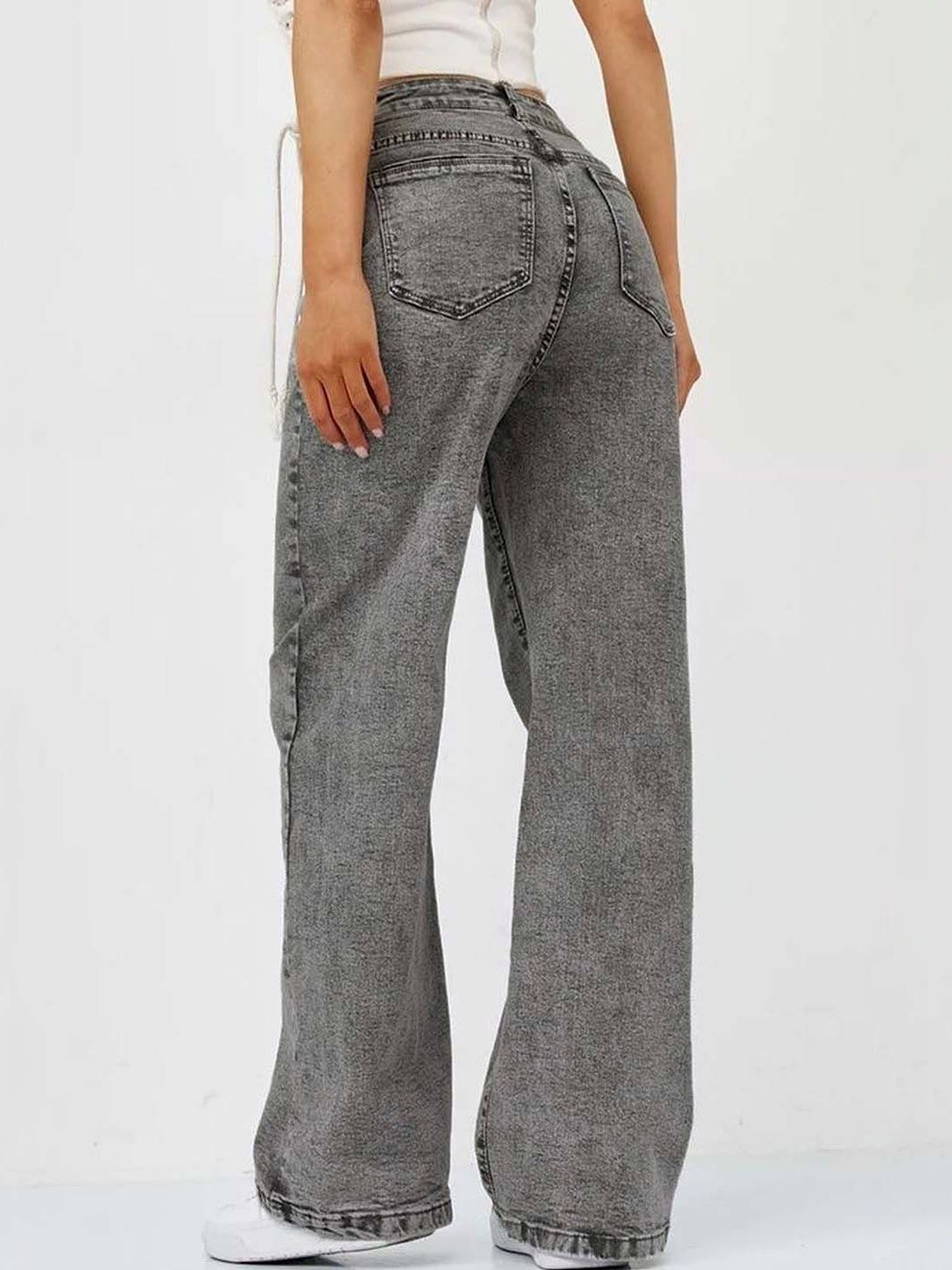Women Relaxed Fit High-Rise Light Fade Jeans
