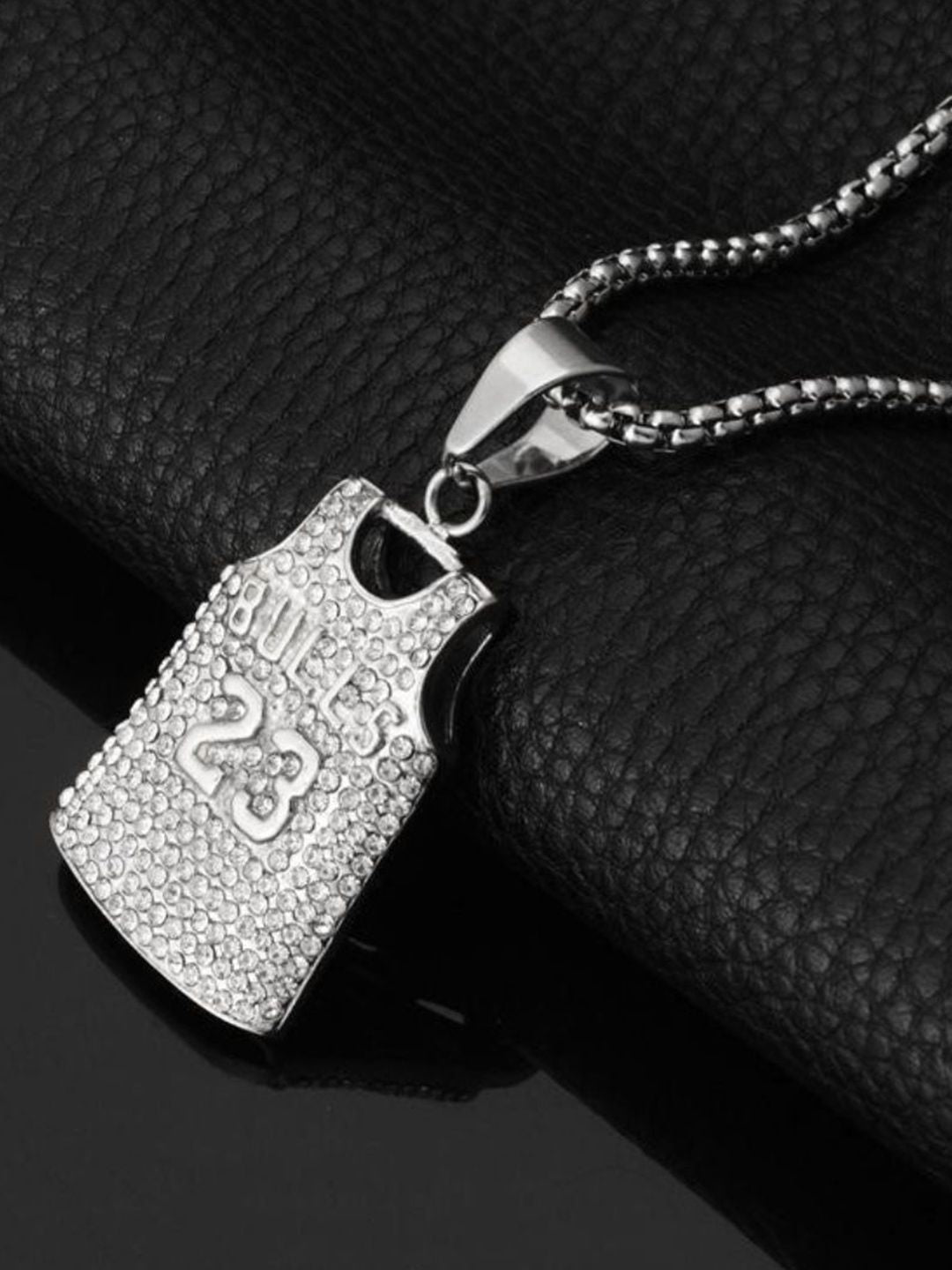 SALTY Pack of 2 Men Go Bulldogs Pendant