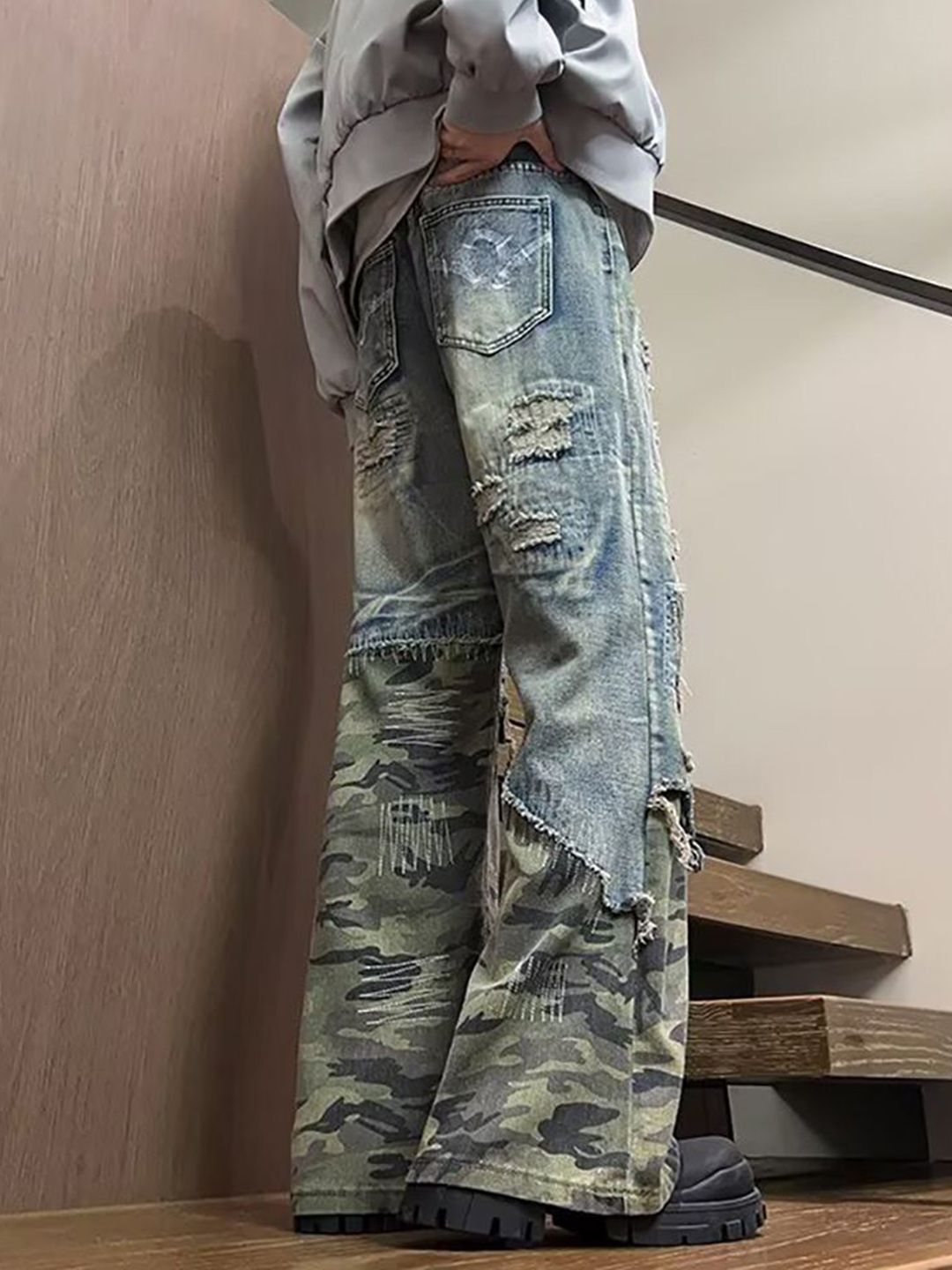 Men Highly Distressed Light Fade Mid-Rise Wide Leg Jeans
