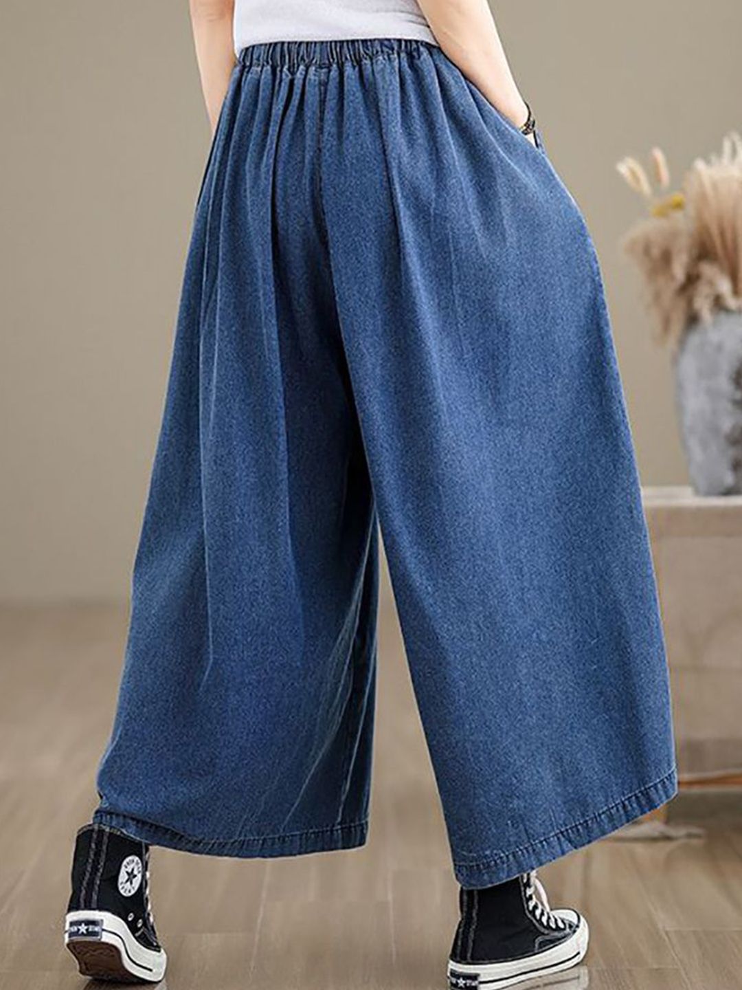 Women Mid-Rise Flared Jeans
