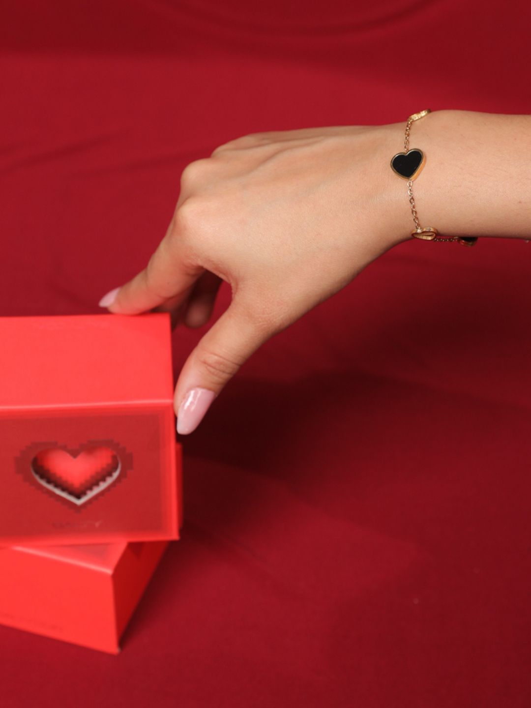 SALTY Everlasting Love Heart Wrist Bracelet for Women
