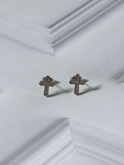 SALTY Stainless Steel Artificial Stones Studded Contemporary Studs Earrings