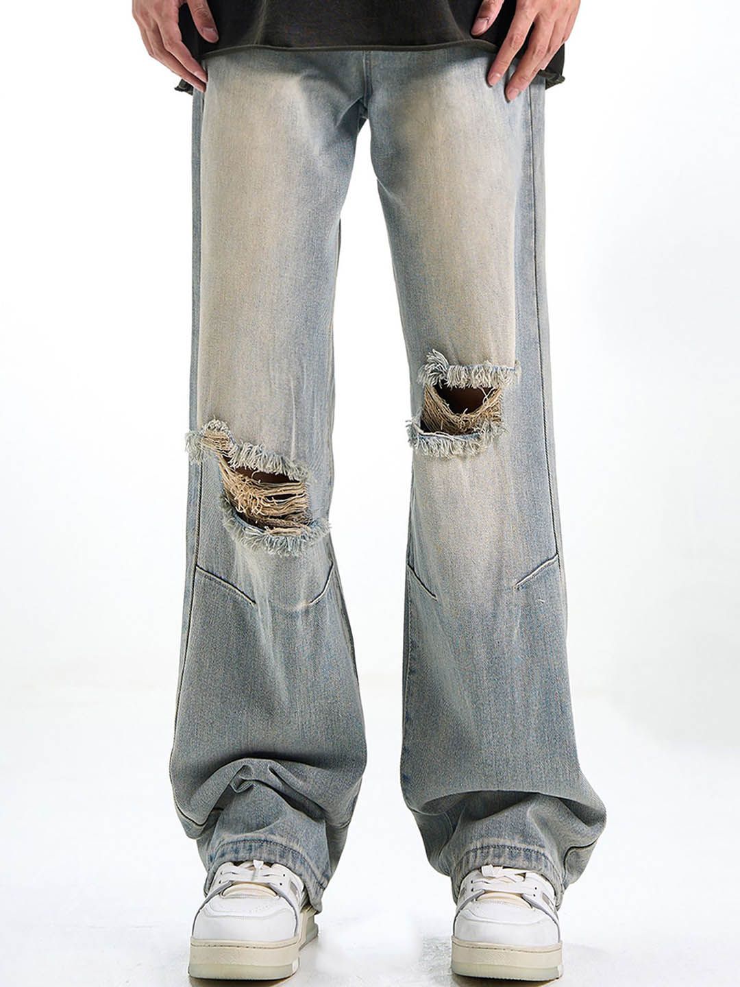 Men Relaxed Fit Slash Knee Light Fade Jeans