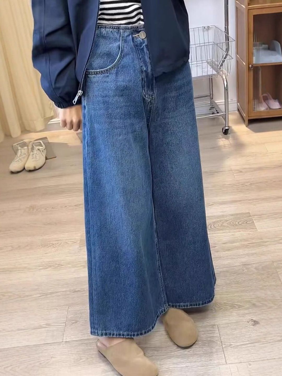 Women Flared Mid-Rise Light Fade Jeans