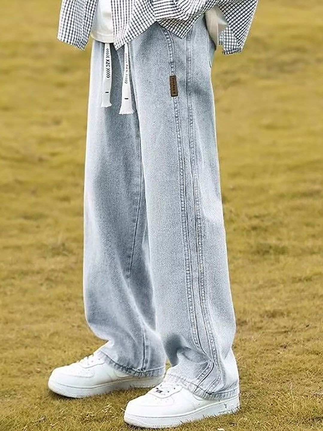 Men Mid-Rise Wide Leg Light Fade Jeans