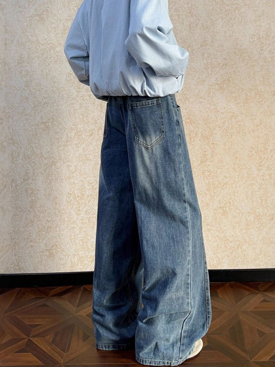 Men Wide Leg Mid-Rise Light Fade Jeans