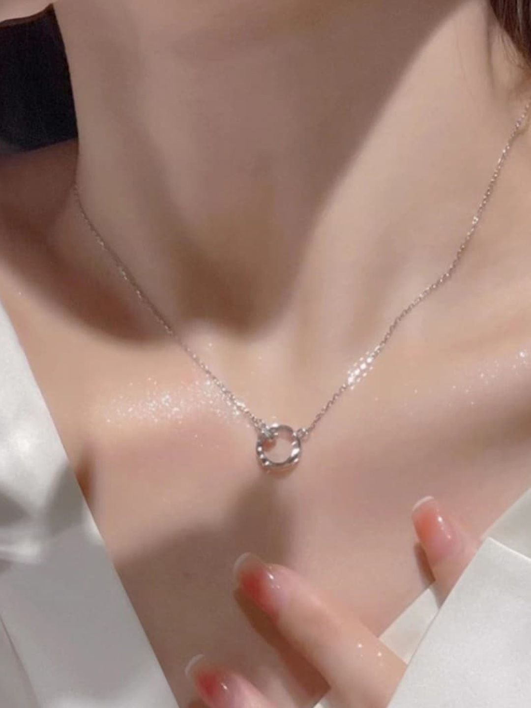 SALTY Oval Pendant With Chain