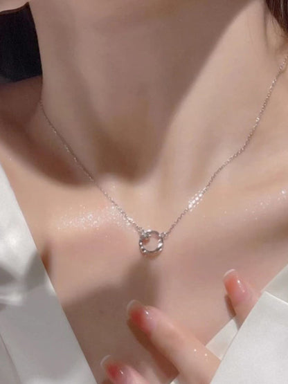 SALTY Oval Pendant With Chain