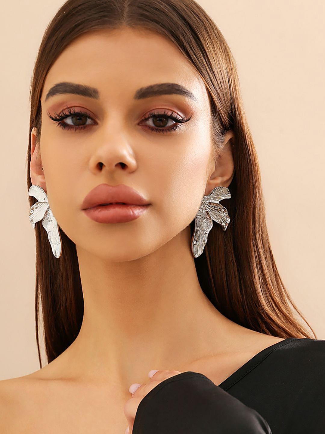 Leaf Shaped Studs Earrings