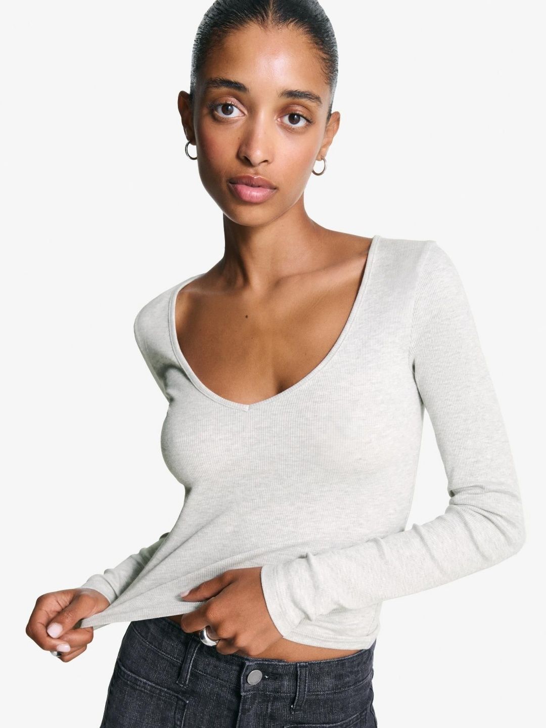 Long sleeve V-neck T-shirt