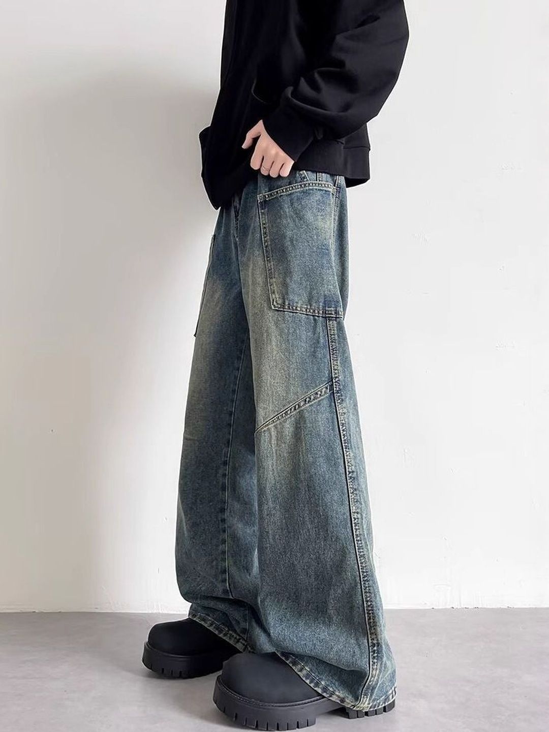Men's Wide Leg Mid-Rise Medium Shade Jeans
