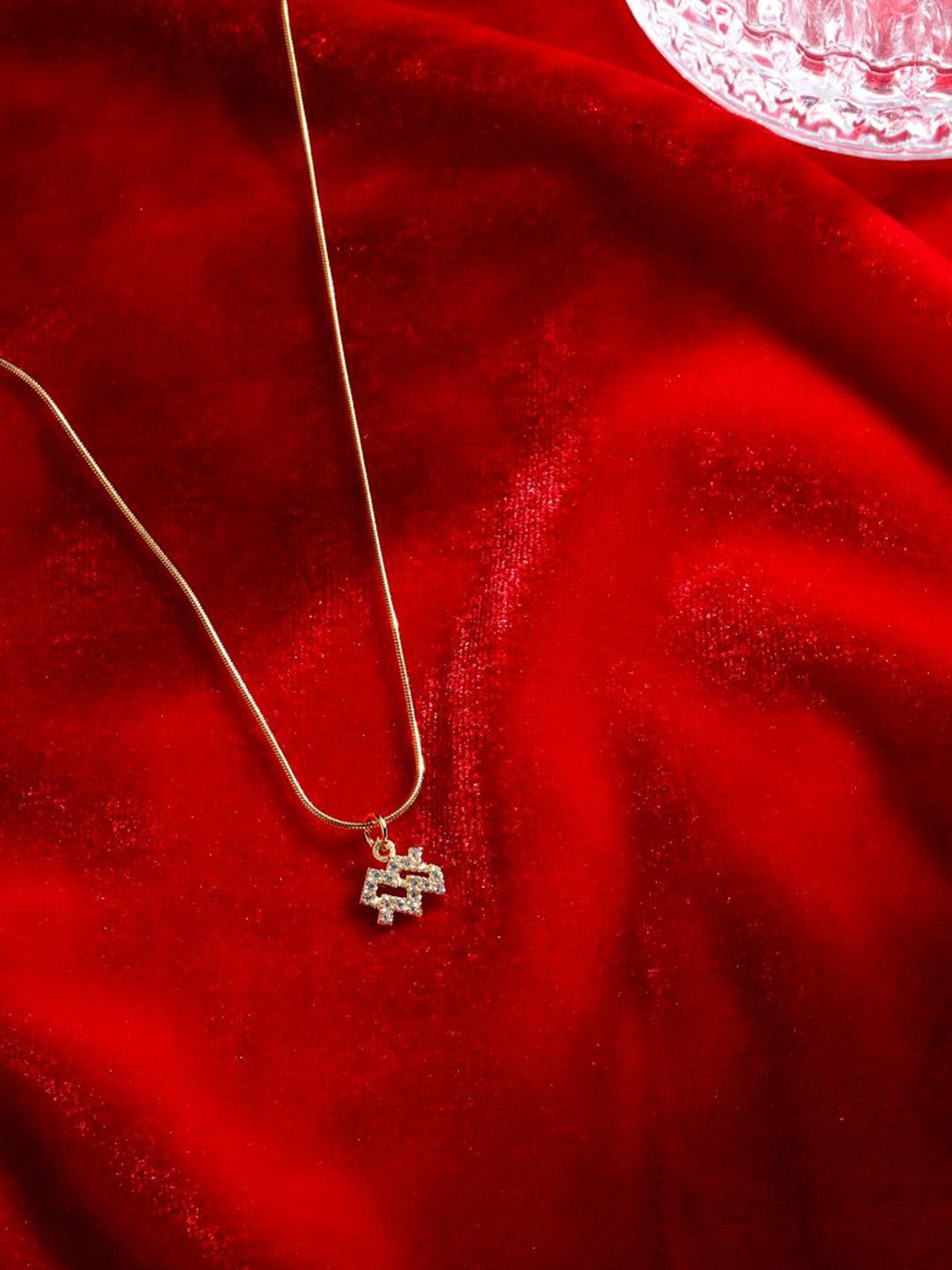 SALTY Set Of 2 Stones-Studded Aquarius & Aries Pendant With Chain