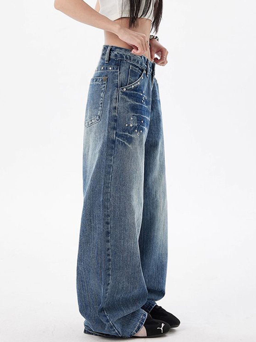 Women Relaxed Fit Mid-Rise Light Fade Jeans