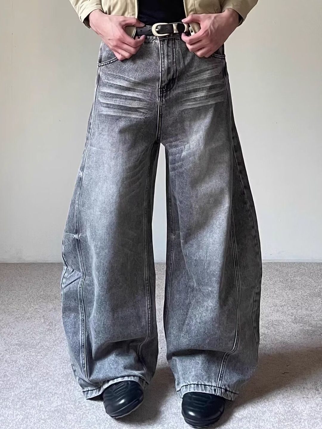 Men Wide Leg Mid-Rise Light Fade Jeans