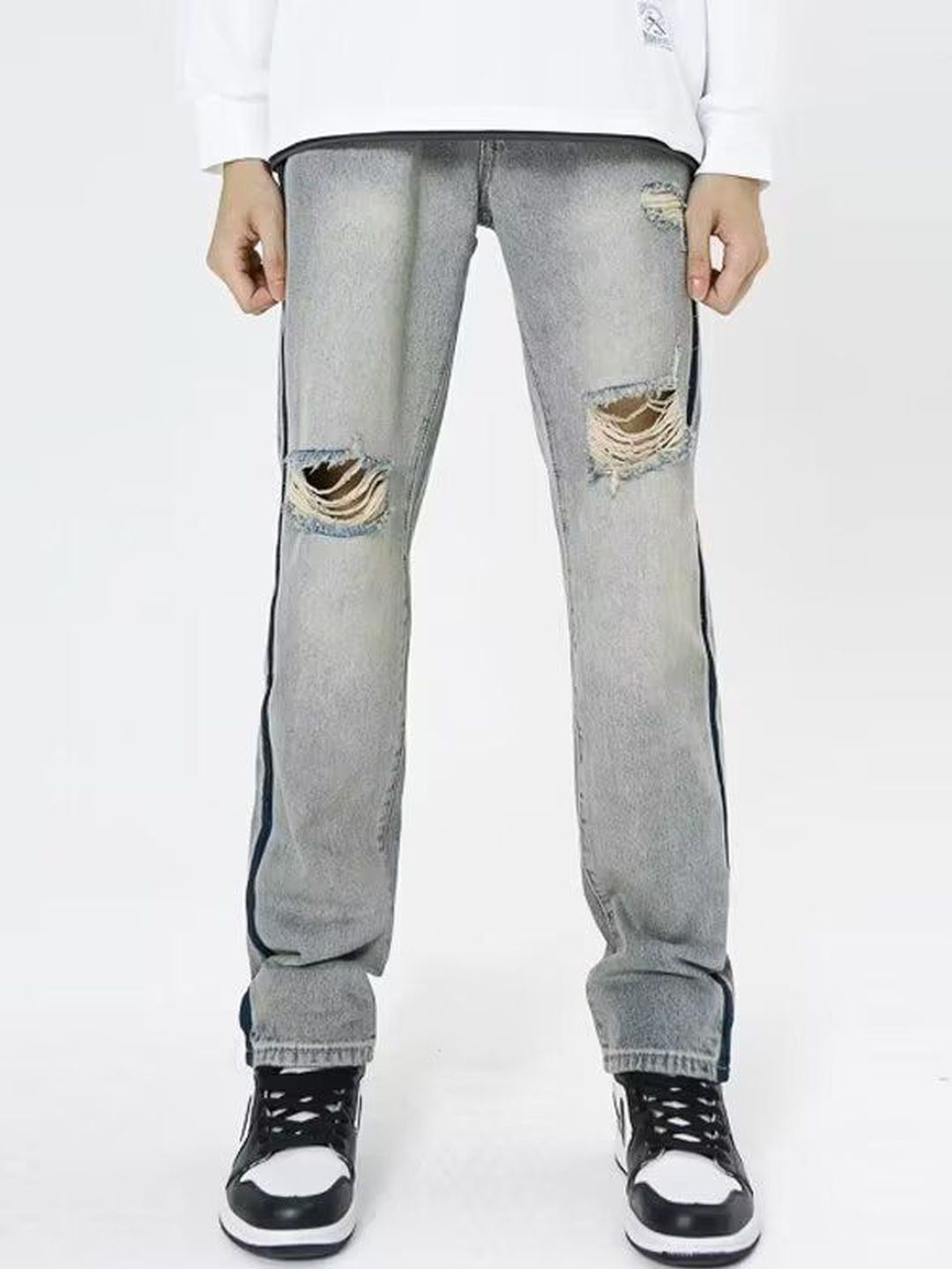 Men Regular Fit Mid-Rise Slash Knee Light Fade Jeans