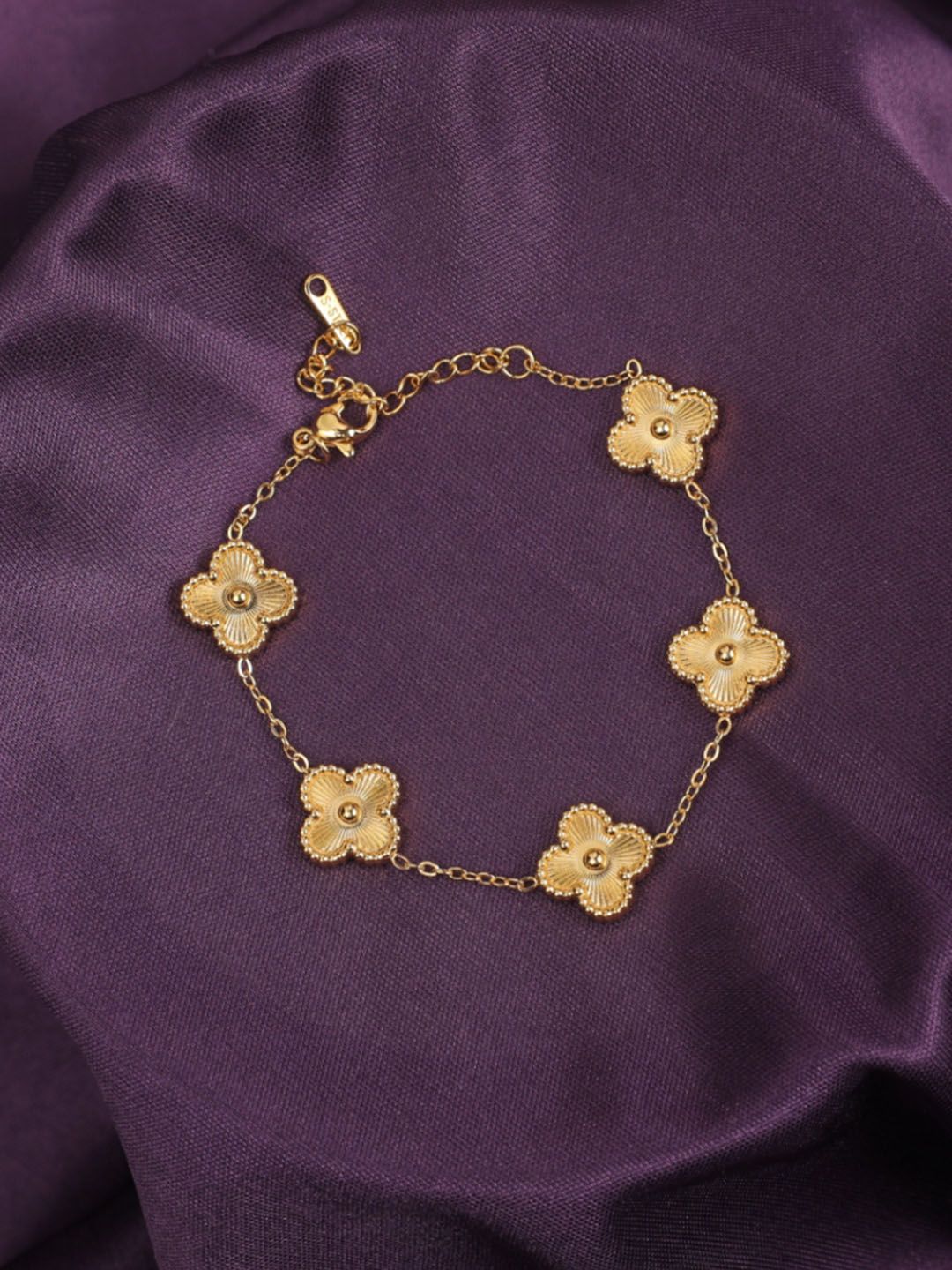 SALTY Women Golden Luck Leaflet Clover Wrist Bracelet