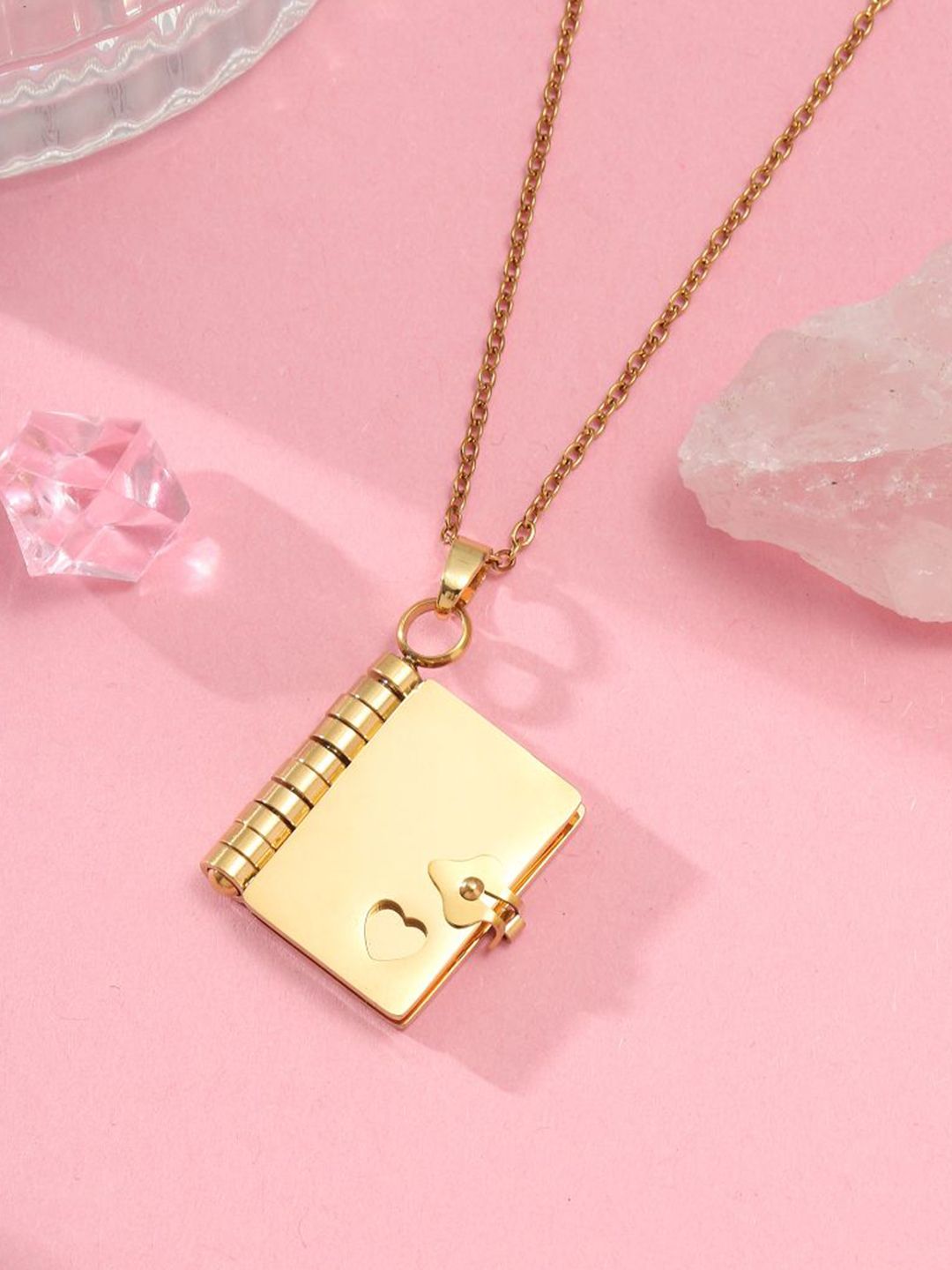 SALTY Square Shaped Pendant With Chain