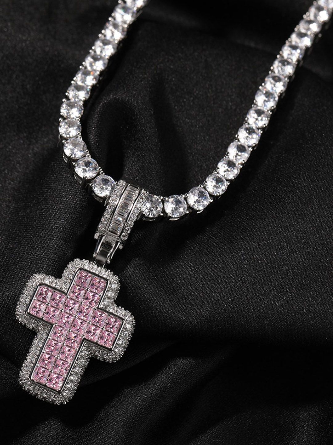 SALTY Men Aesthetic Cross Pendant With Chain