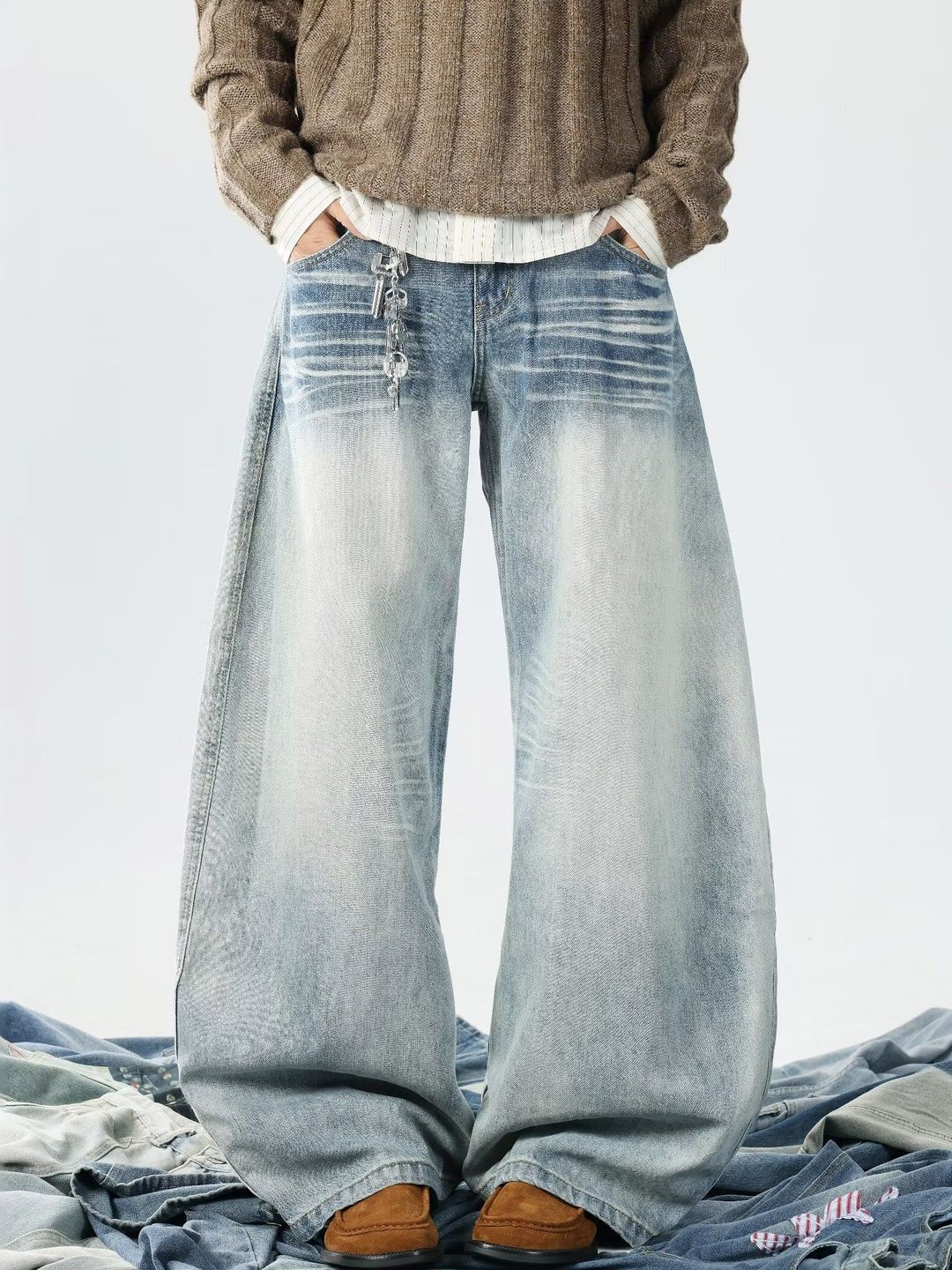 Men Wide Leg Mid-Rise Light Fade Jeans