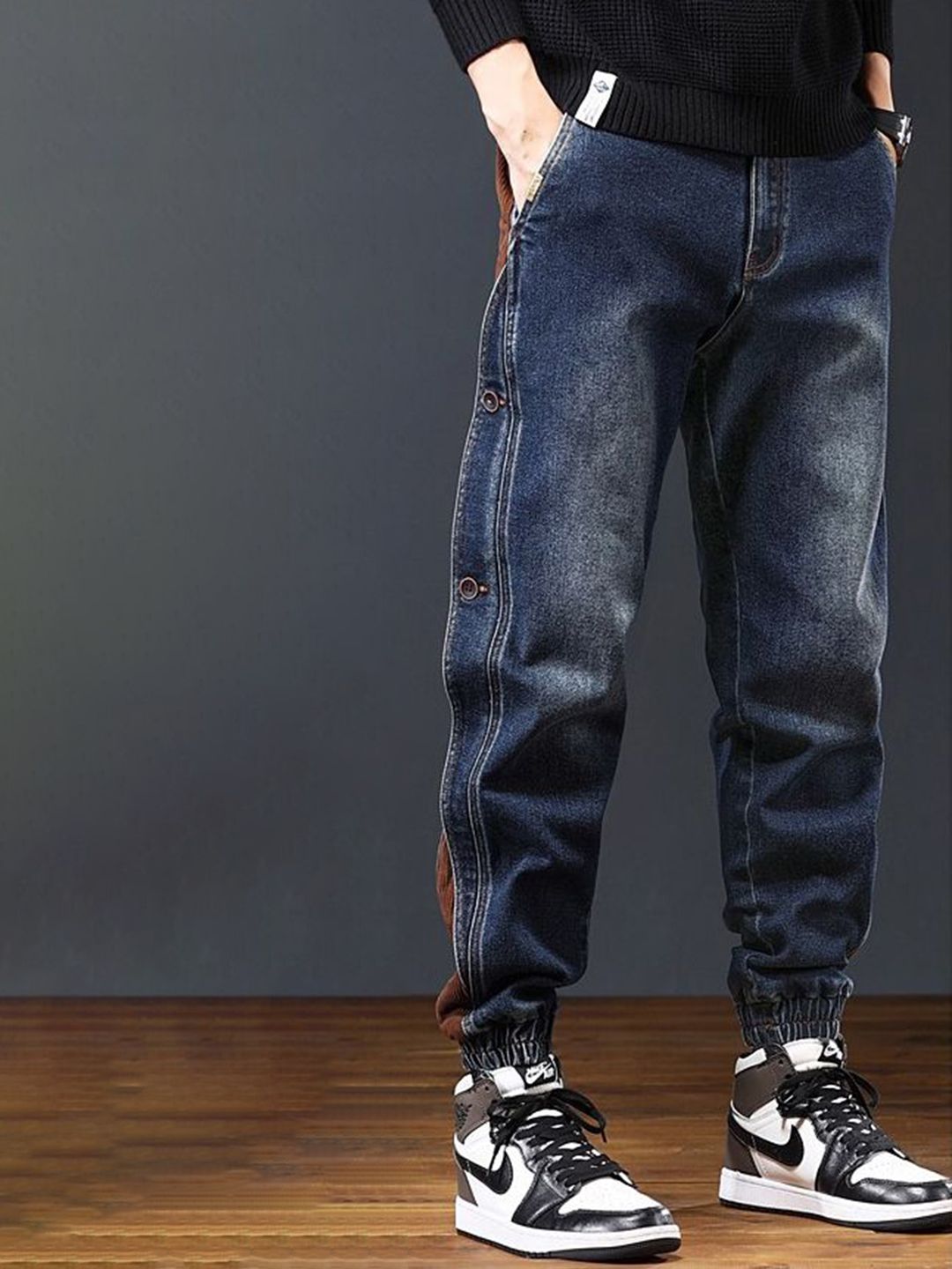 Men Relaxed Fit Mid-Rise Light Fade Jeans