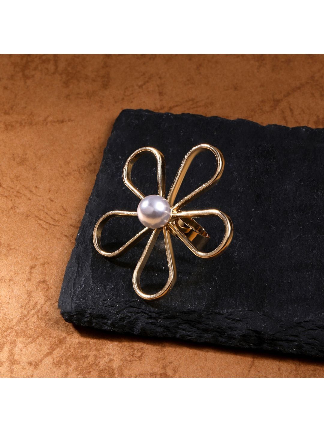 SALTY Floral Finger Ring