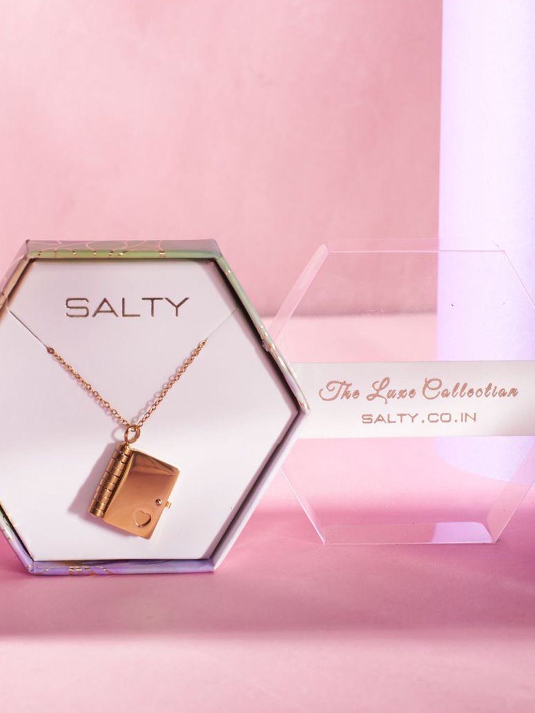 SALTY Square Shaped Pendant With Chain