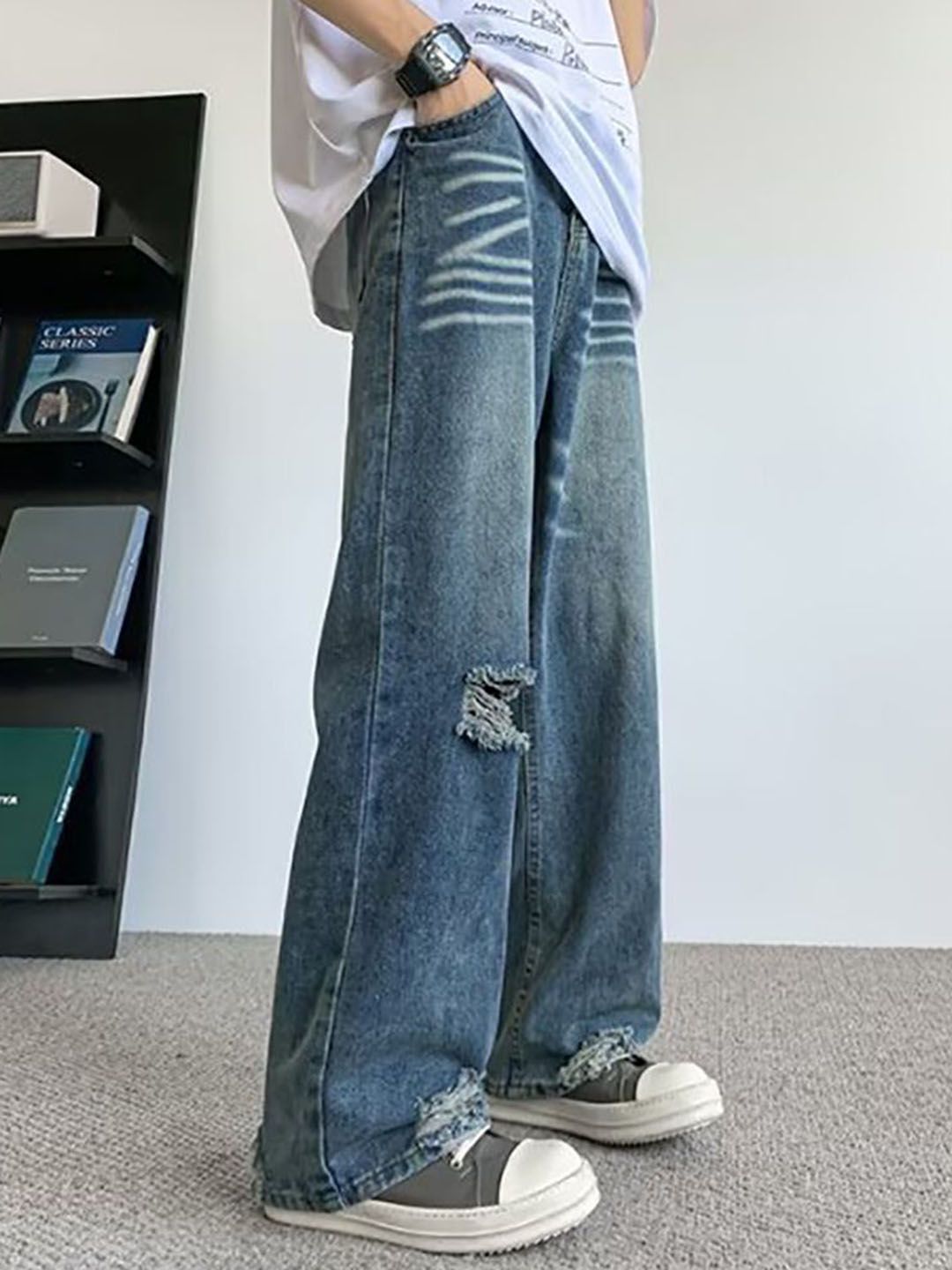 Men Wide Leg Mildly Distressed Jeans