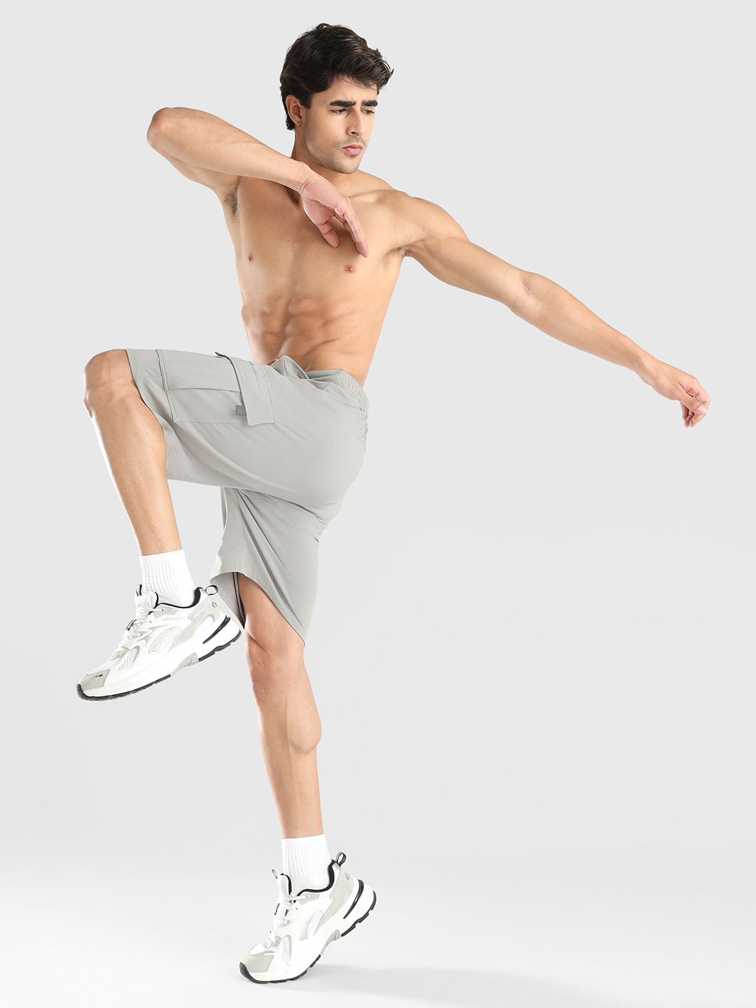Men Regular Fit Mid-Rise Cargo Shorts