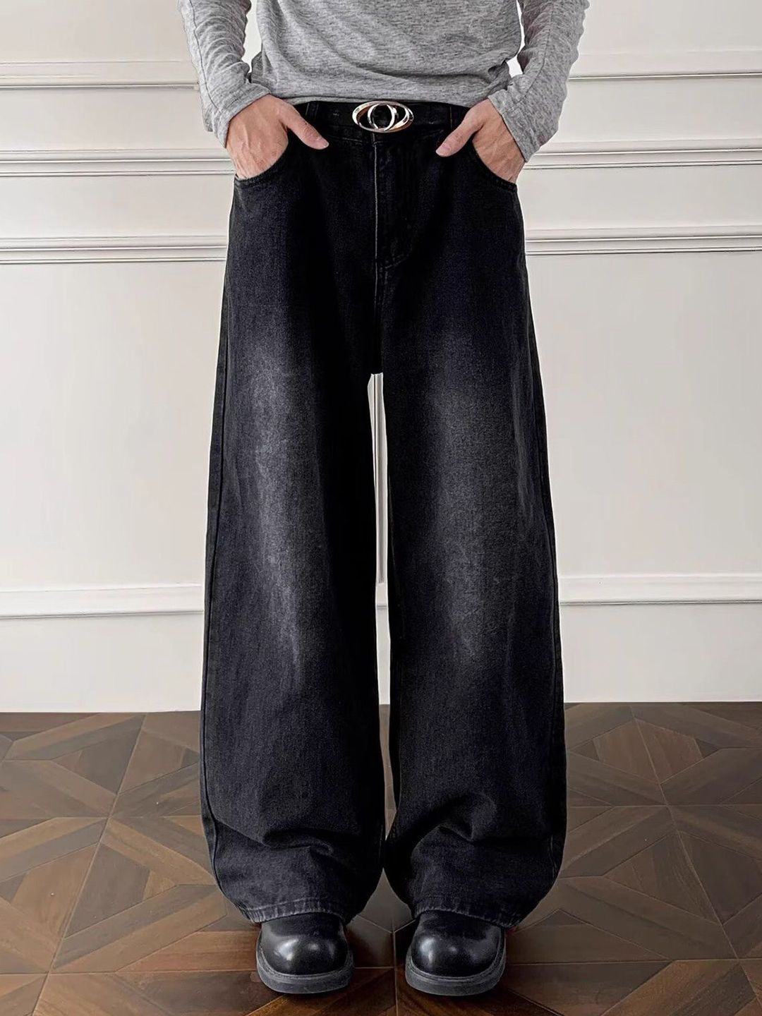 Men Relaxed Fit Mid-Rise Light Fade Jeans