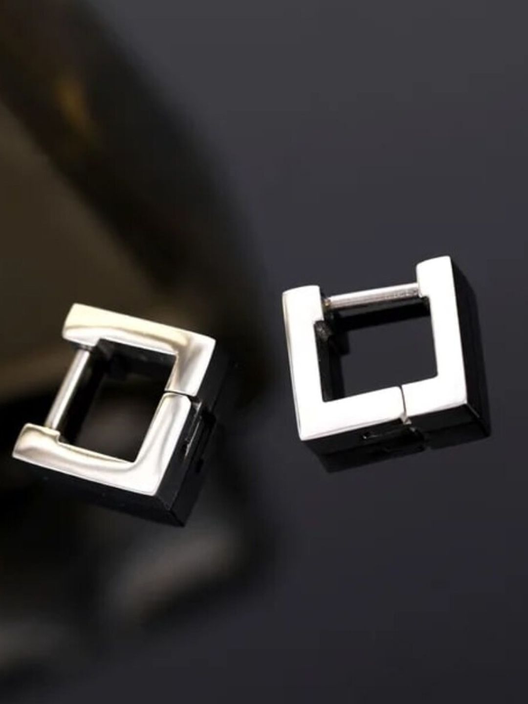 SALTY Men Contemporary Studs Earrings