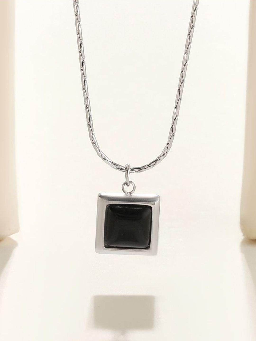 SALTY Artificial Stones Necklace