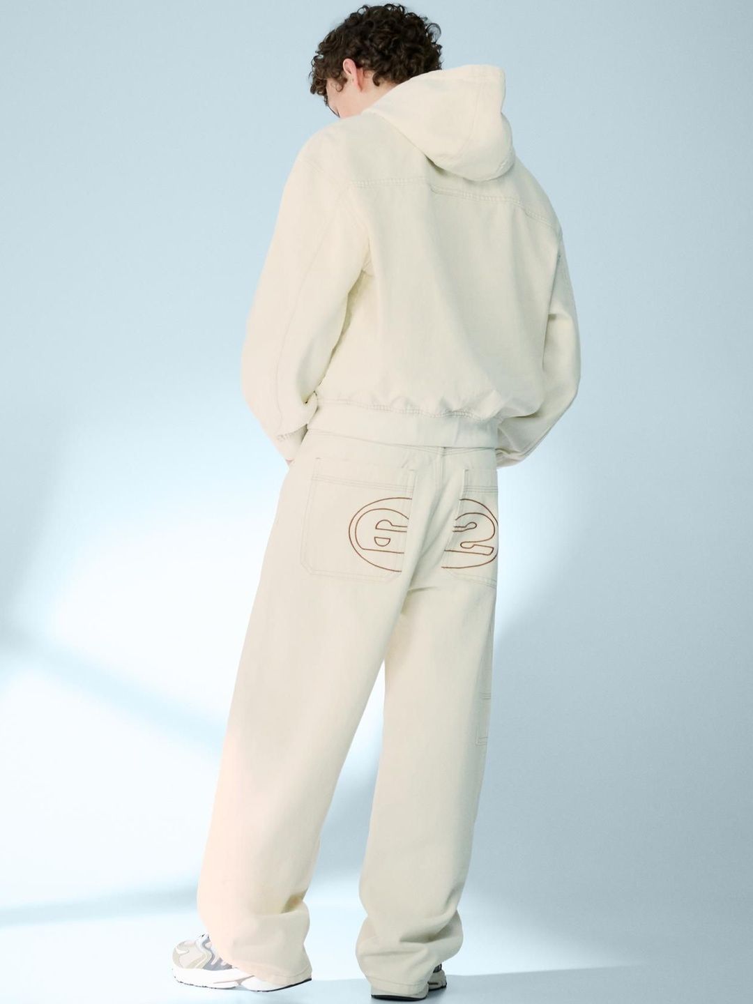 Embroidered neo barrel carpenter jeans