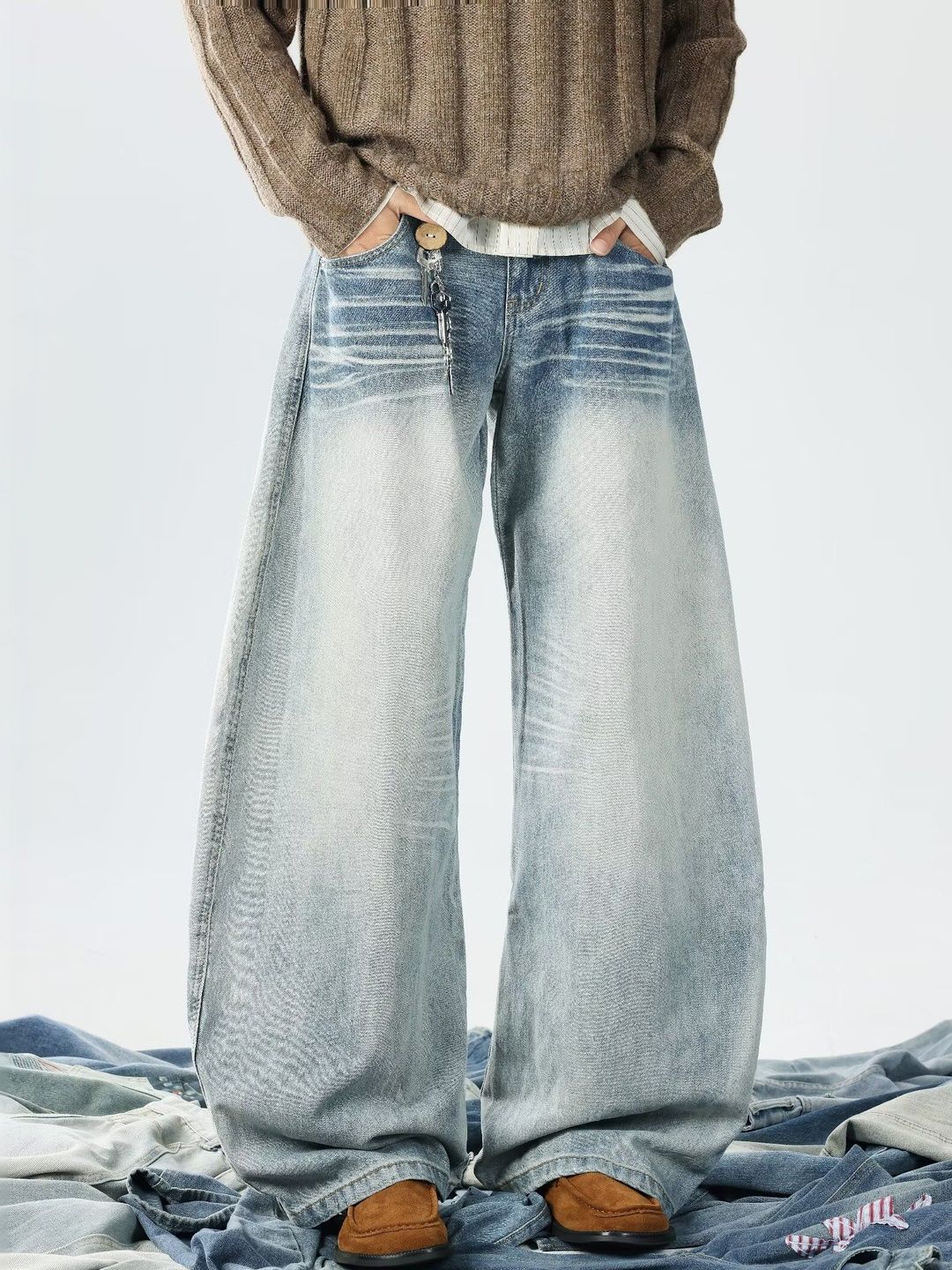 Men Wide Leg Mid-Rise Light Fade Jeans