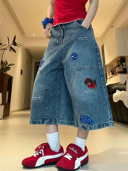 Women Regular Fit Mid-Rise Light Fade Embroidered Cropped Jeans
