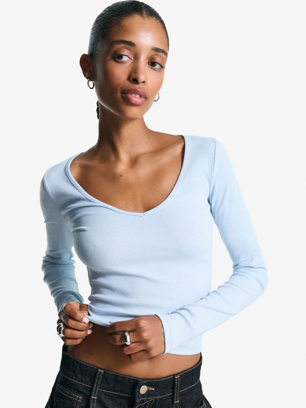 Long sleeve V-neck T-shirt