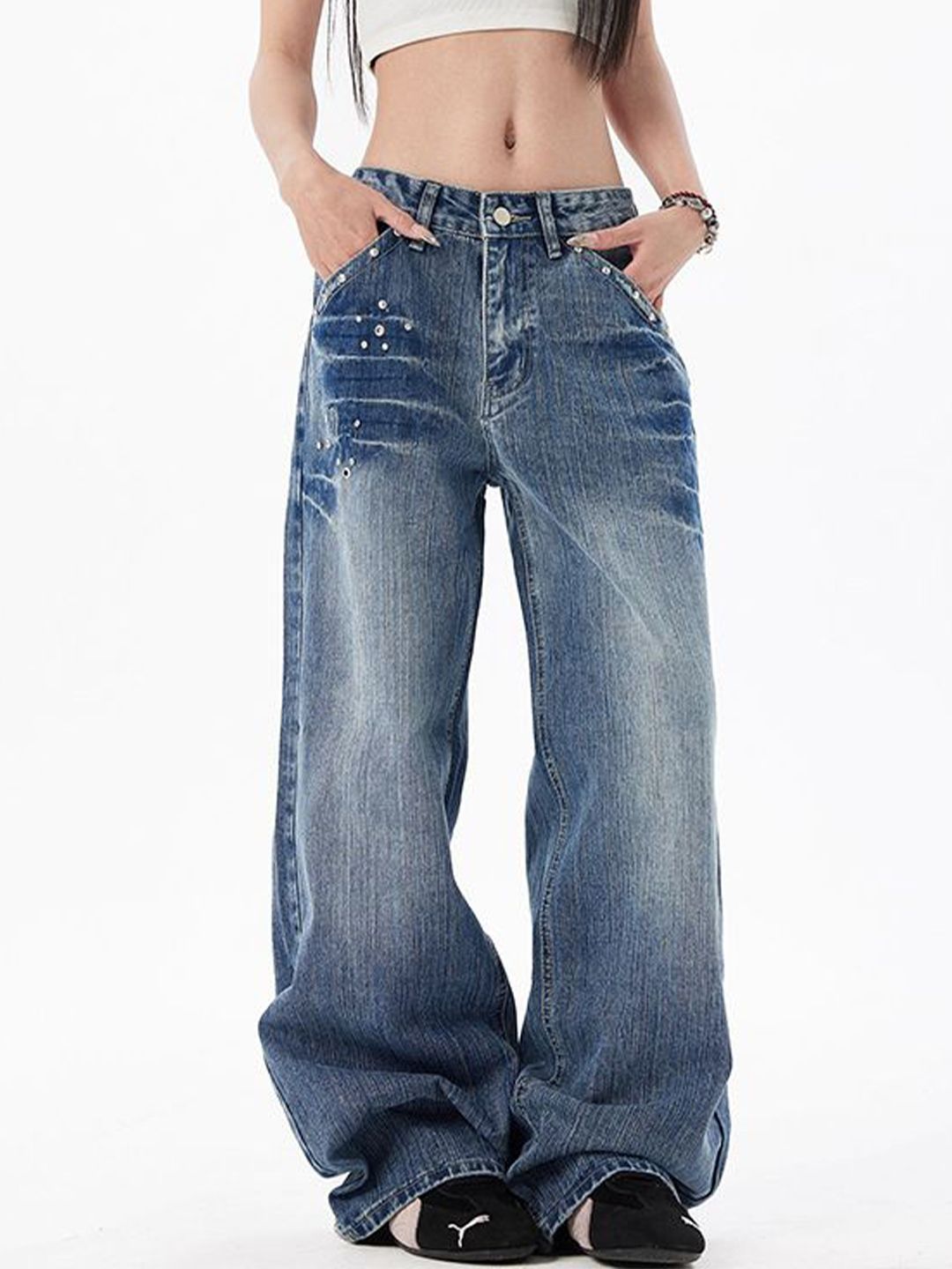 Women Relaxed Fit Mid-Rise Light Fade Jeans